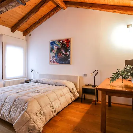 Apartment Casa Fiera Between The Centre And The Restera