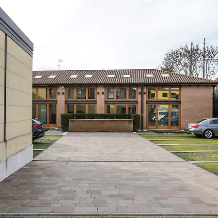 Апартаменты Casa Fiera Few Steps From The Centre With Car-park Тревизо