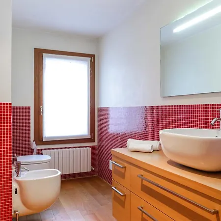 Casa Fiera Few Steps From The Centre With Car-park Апартаменты *